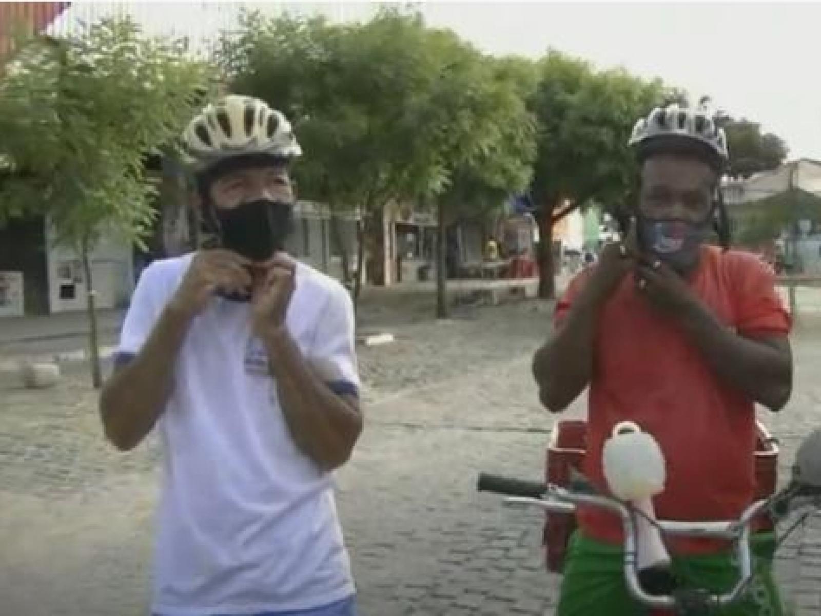 Em 1 minuto: bike-operários de Jequié, recebem capacetes doados por você.