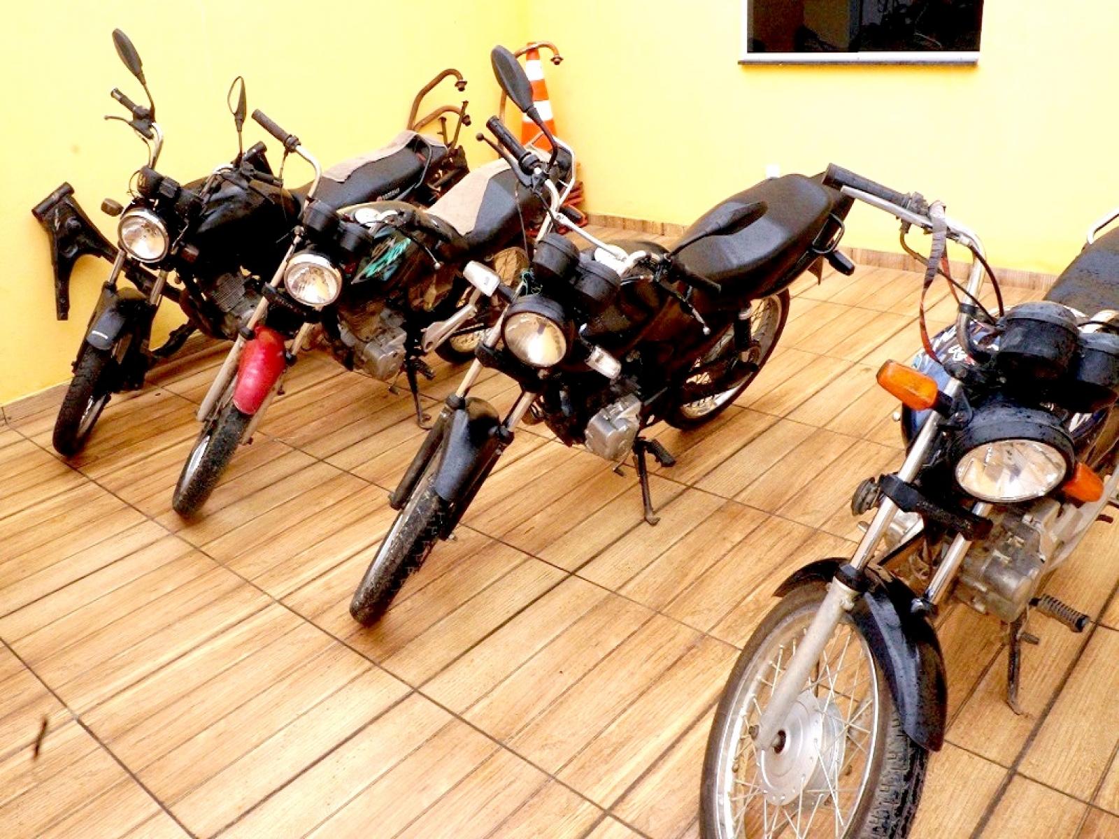 Polícia Militar apreende motocicletas barulhentas em Brejões