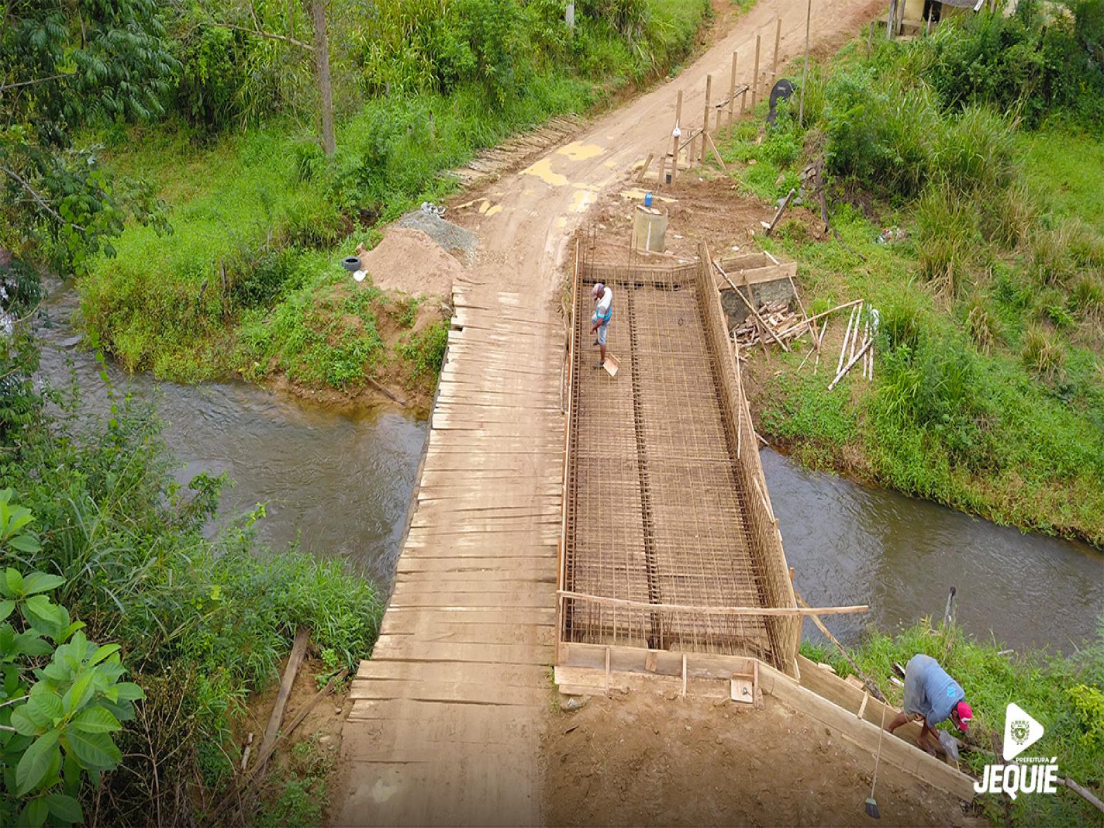Prefeitura de Jequié amplia recuperação de estradas vicinais com construção de pontes e acessos às comunidades rurais