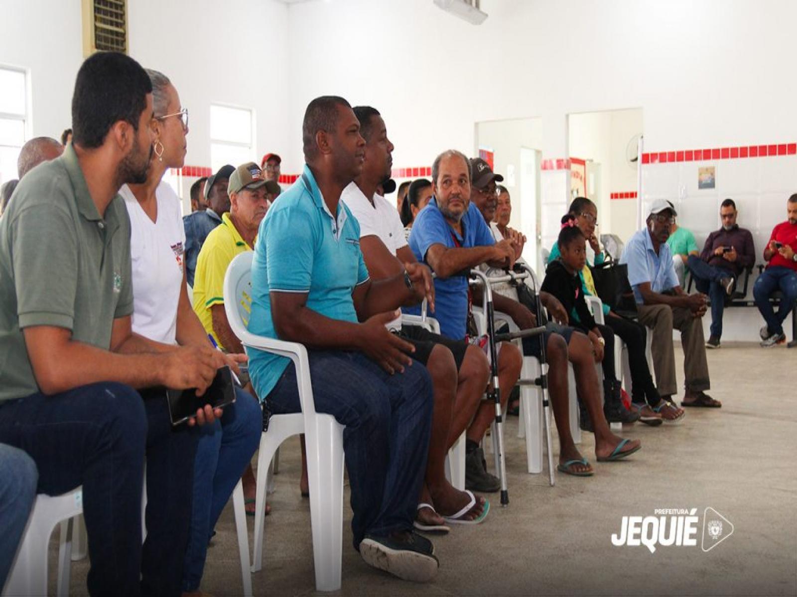 Prefeito de Jequié dialoga com feirantes sobre obras de reforma do novo Centro de Abastecimento Vicente Grilo