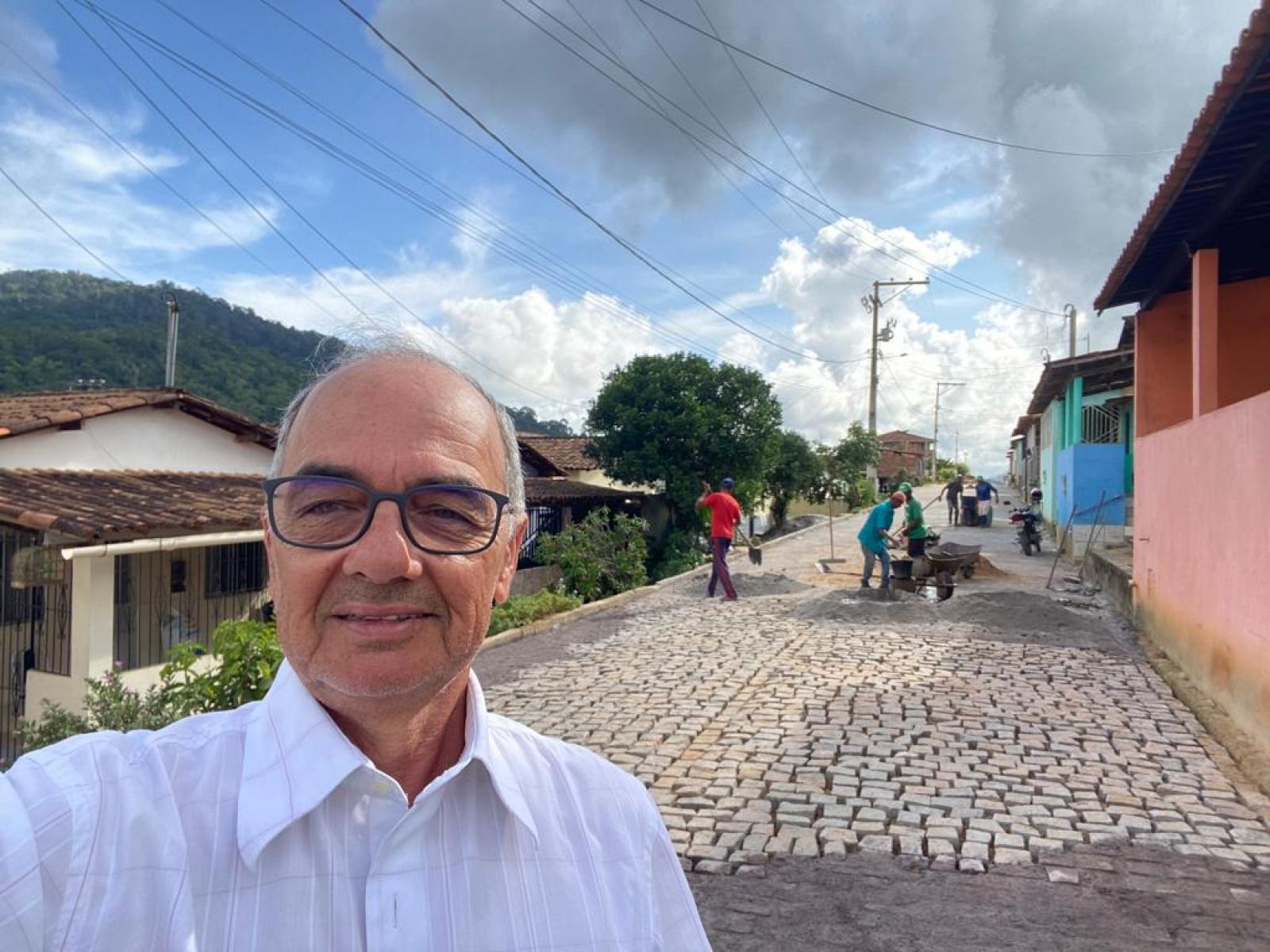 Itagi: Prefeitura concluiu a Pavimentação da rua Gregório Assis no Bairro Adérico Rosa com recursos próprios.