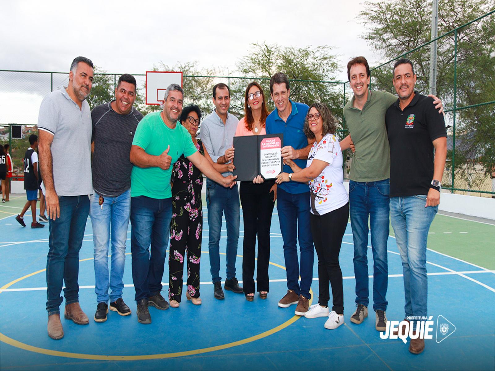 Prefeitura de Jequié entrega obras de requalificação da quadra poliesportiva do Parque das Algarobas