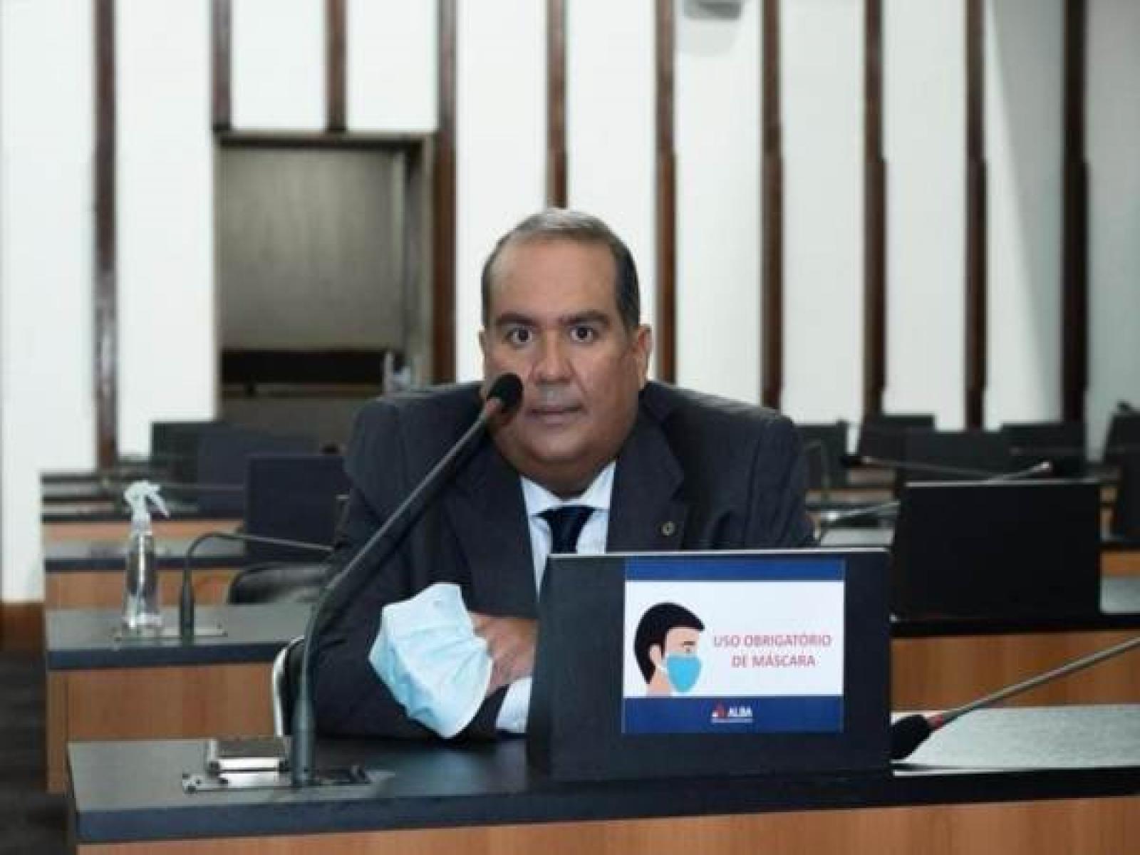 Sandro Régis cobra respostas do governo sobre rebelião na Lemos Brito