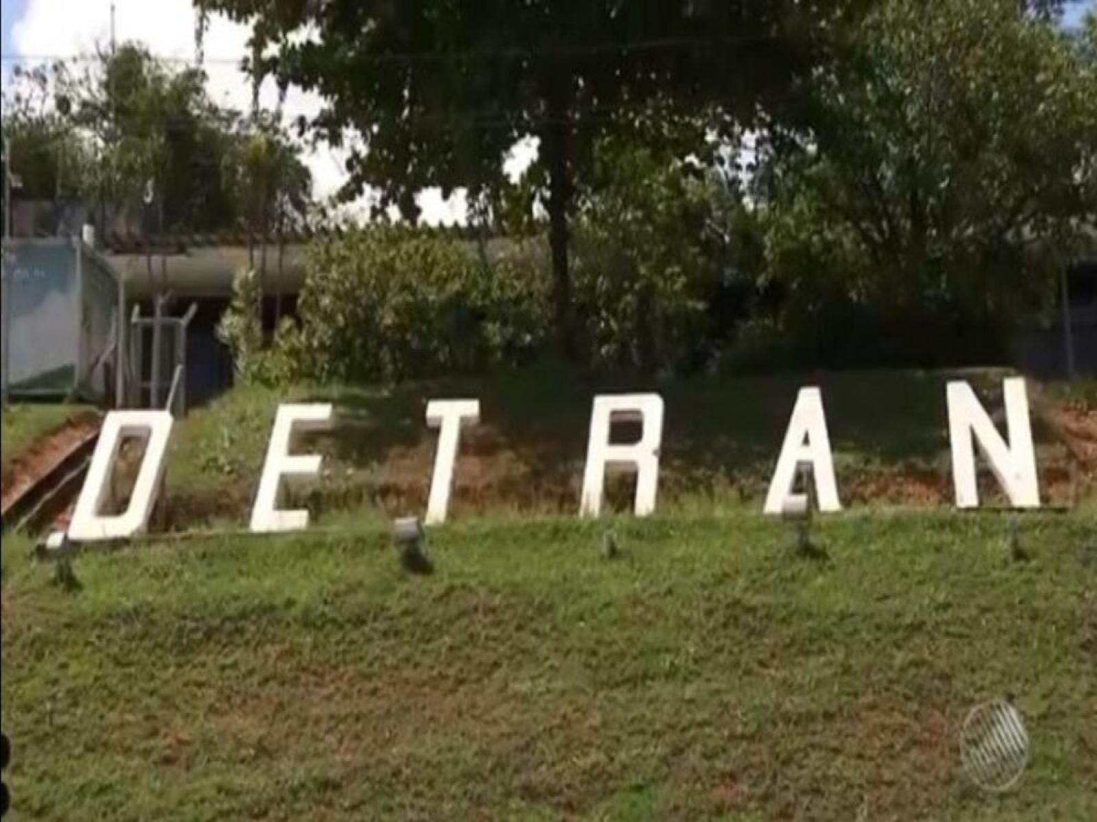 MP denuncia sete envolvidos no DETRAN em transferência fraudulenta de veículos à Justiça