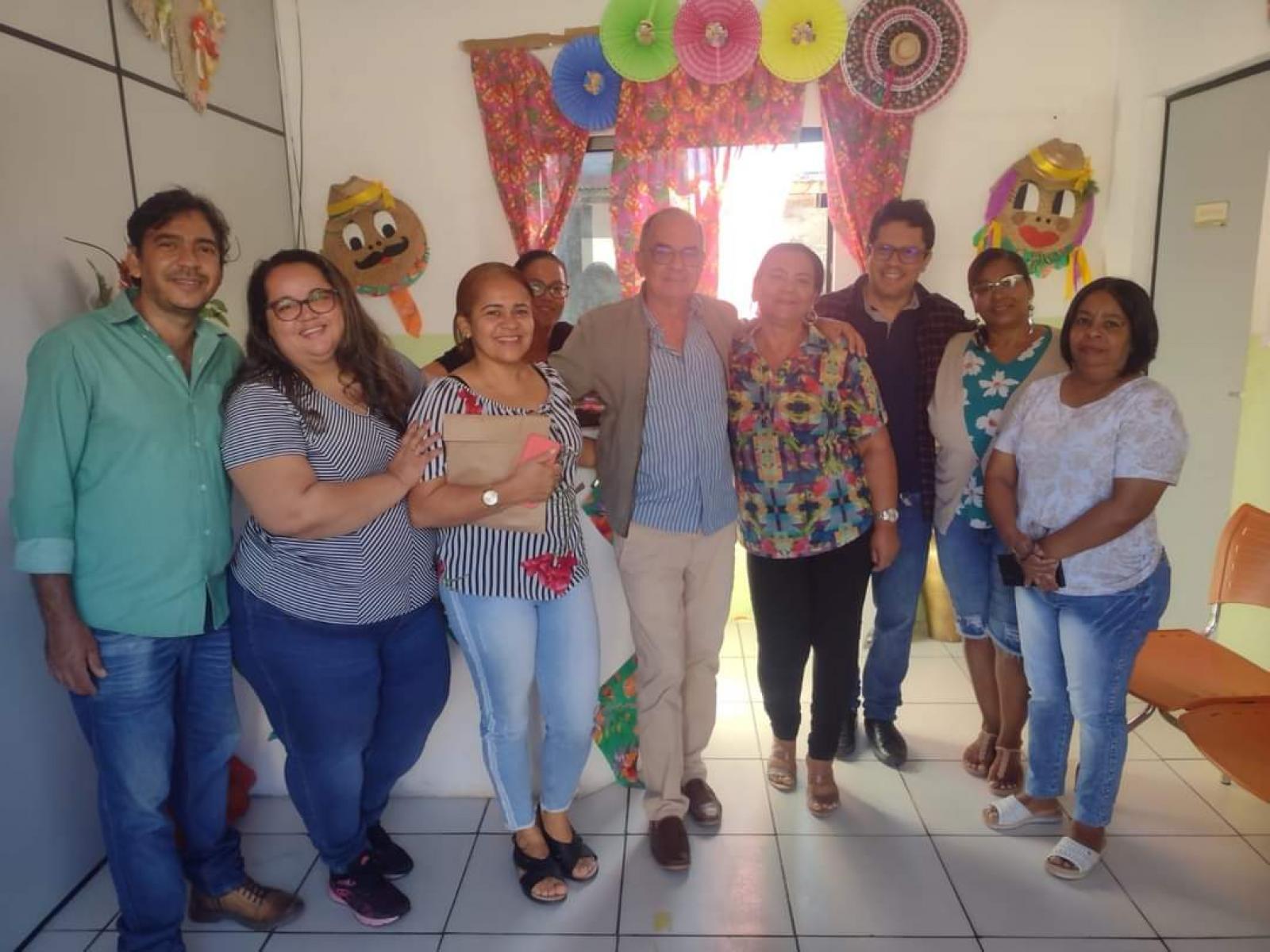 Itagi: Prefeito Dr. Olival visita Secretaria de Educação.