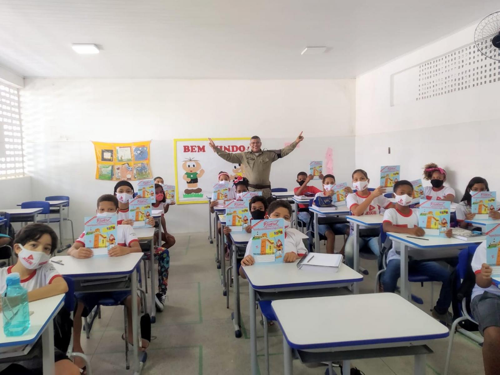 Programa Educacional de Resistência às Drogas e a Violência retorna as escolas de Jequié