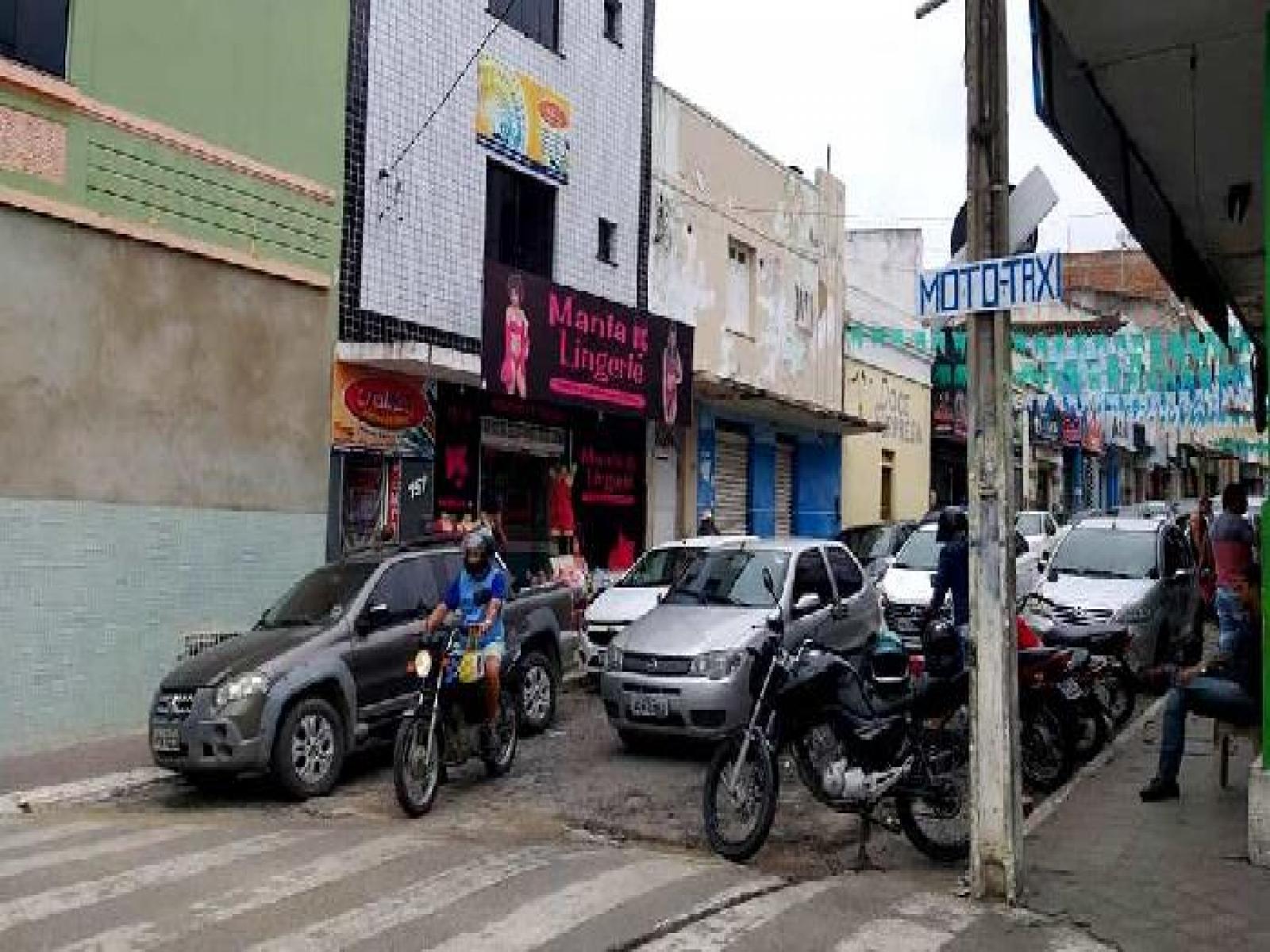 Embasa irá interditar a Rua Damião Vieira por 14 dias para troca da rede de esgoto