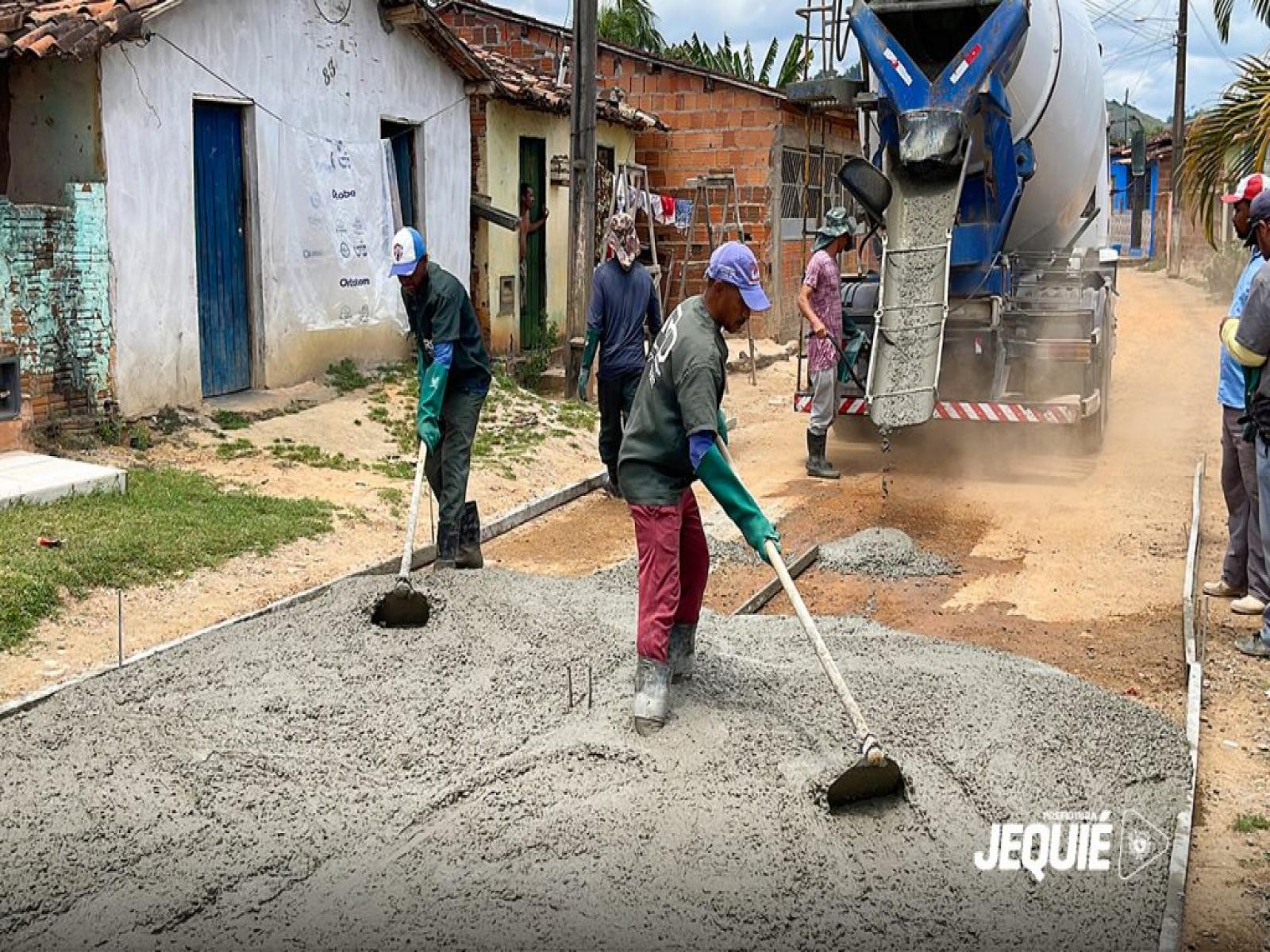 Prefeitura de Jequié amplia obras de pavimentação contemplando distrito de Barra Avenida