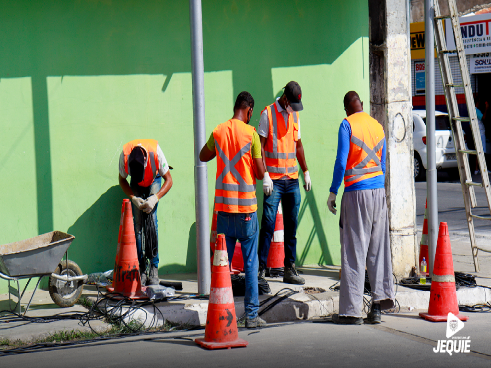 Prefeitura de Jequié inicia instalação de novos semáforos para reforçar segurança viária