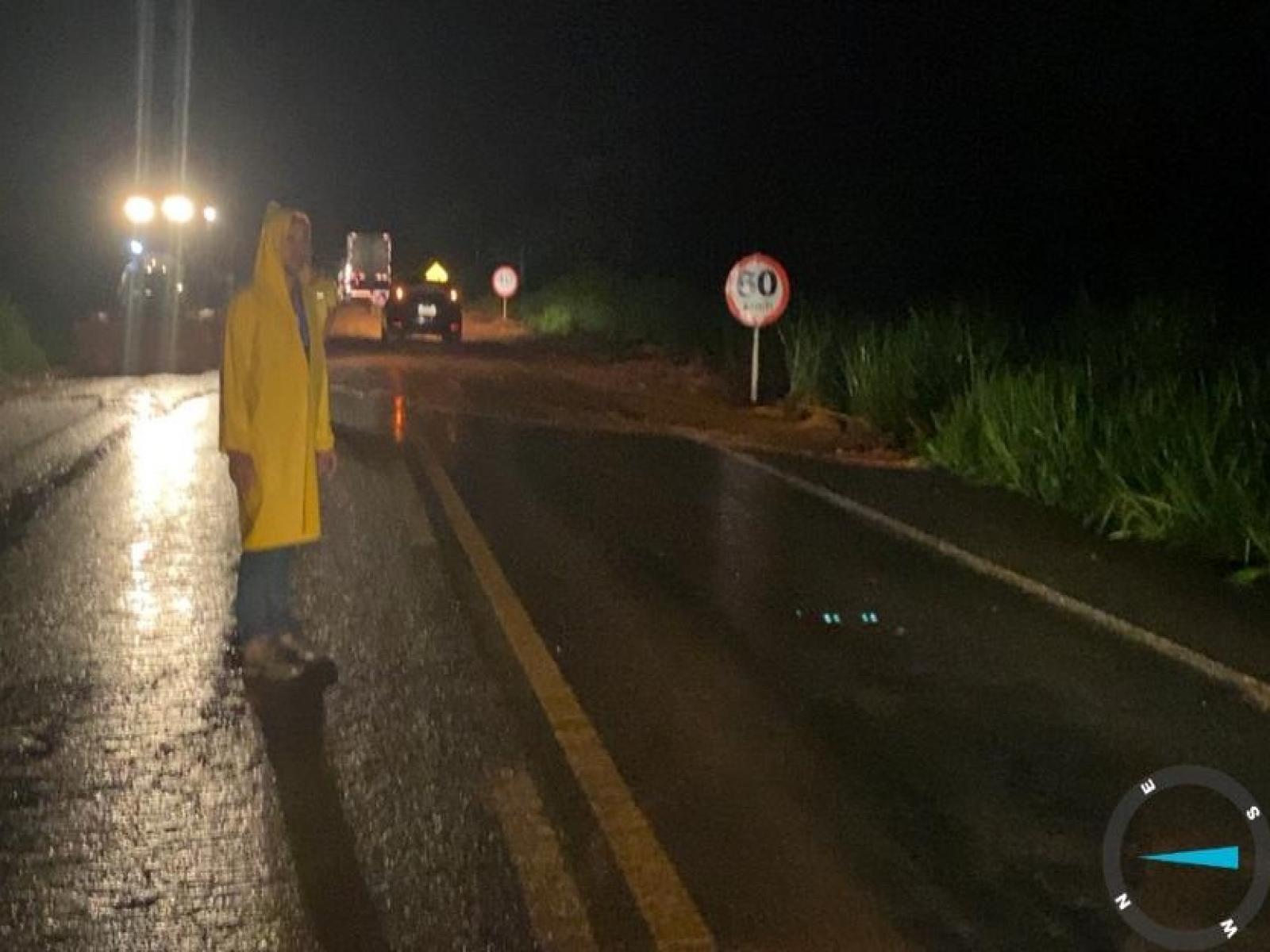 DNITE faz alerta aos motoristas sobre os riscos de deslizamentos de terra na BR 330
