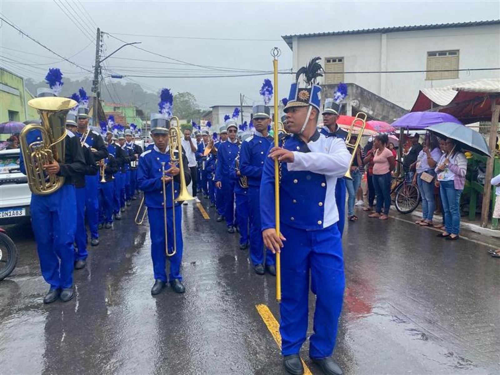 Bicentenário da Independência do Brasil é celebrado com Desfile Cívico nas ruas de Jitaúna