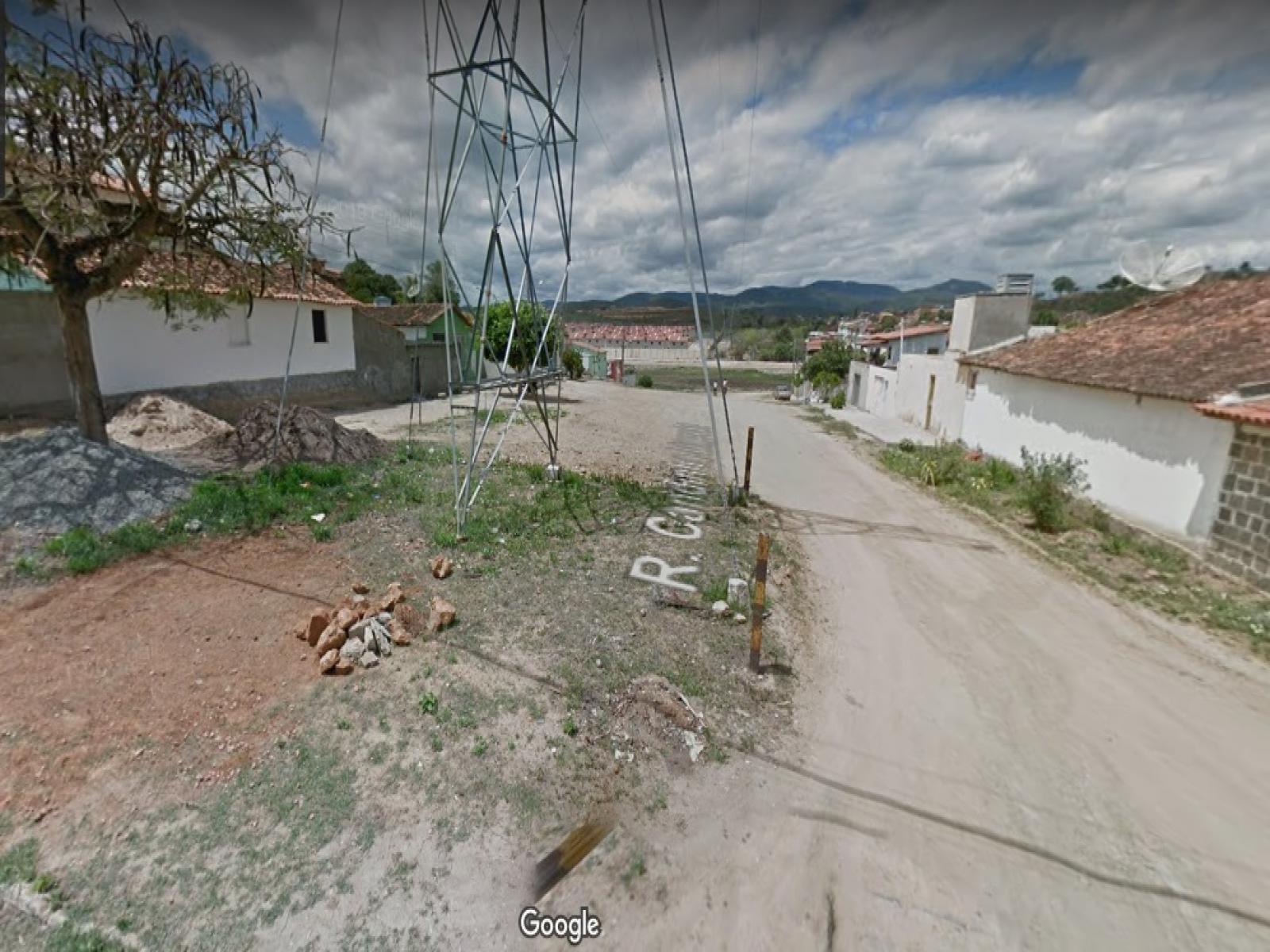 Gutinha pede inclusão da Rua Candinha Barreto no programa de asfaltamento executado pela Prefeitura