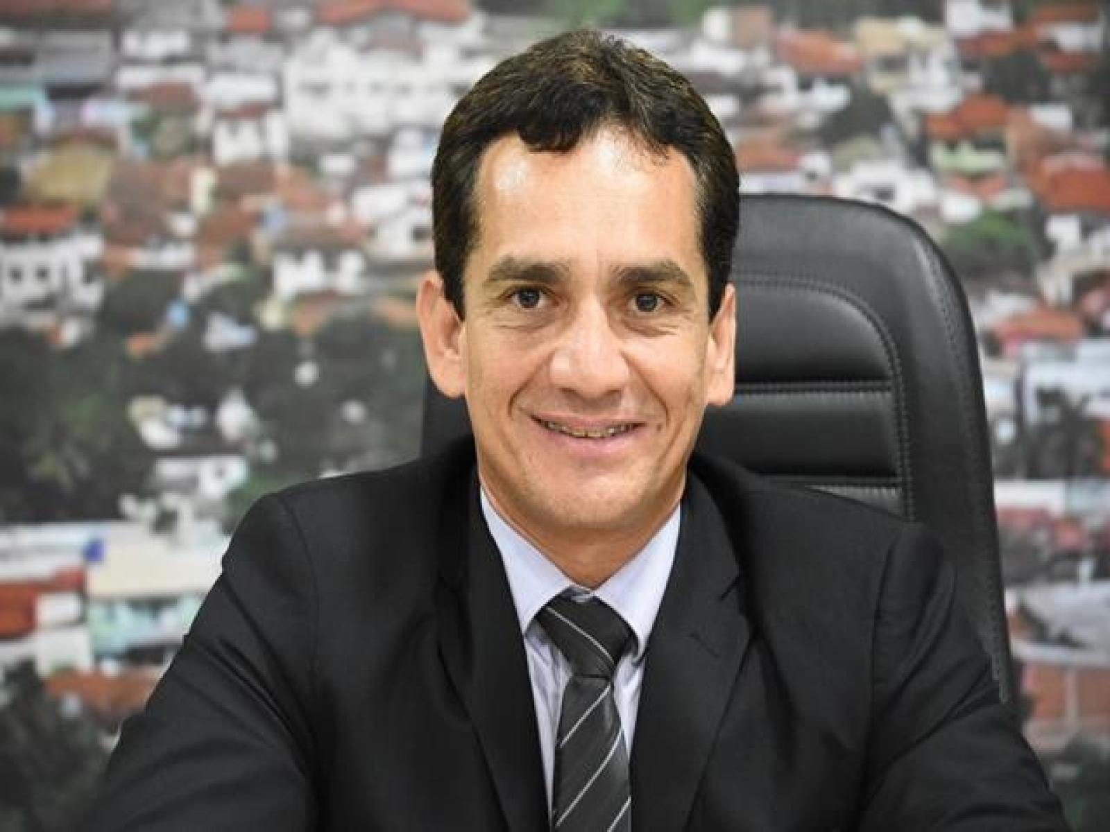 Vereador Gutinha e Leur Junior encaminham emendas para pavimentação de rua em Jequié