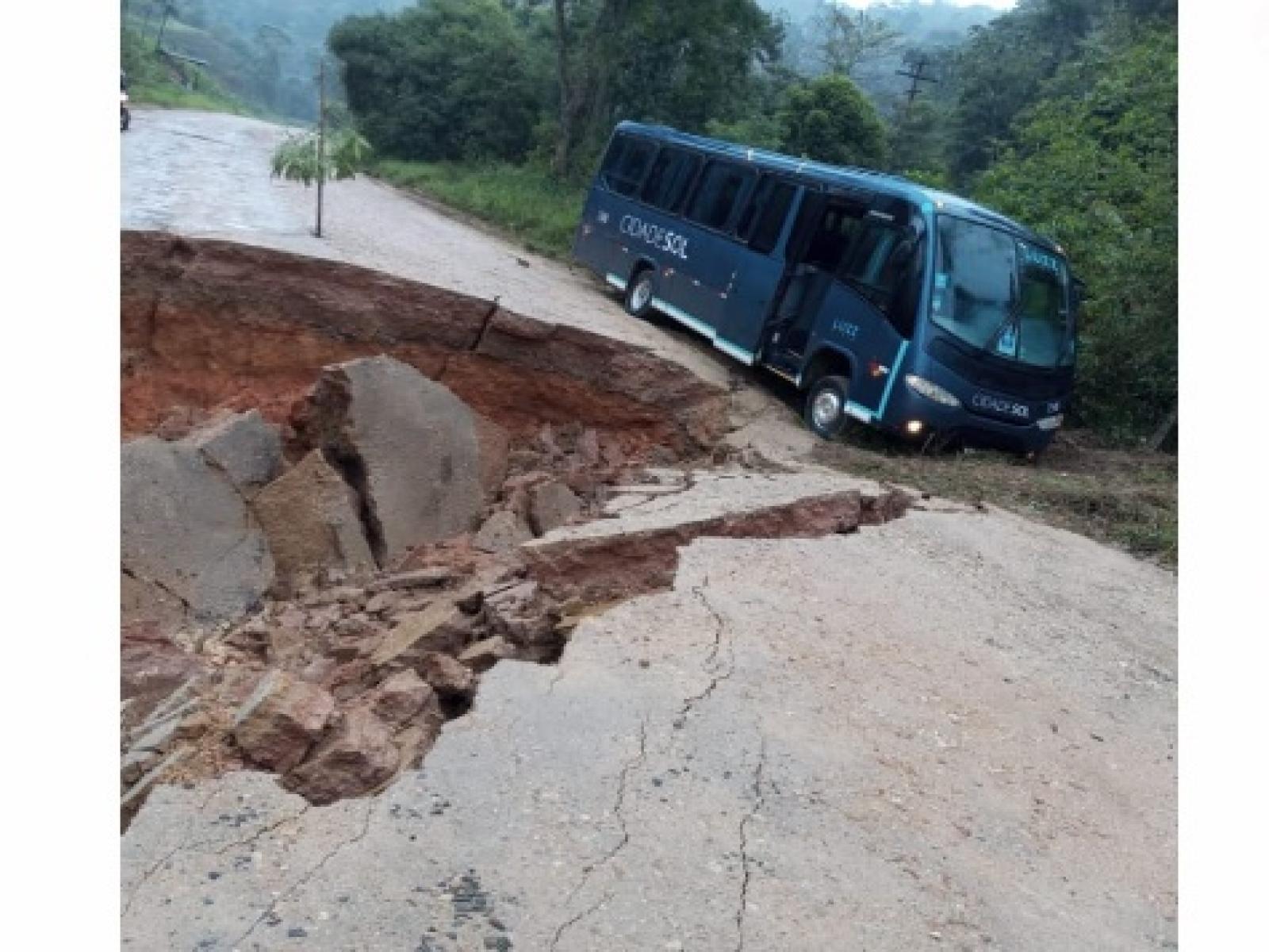 Chuva provoca interdição total da BR 030 entre Boa Nova e Dário Meira