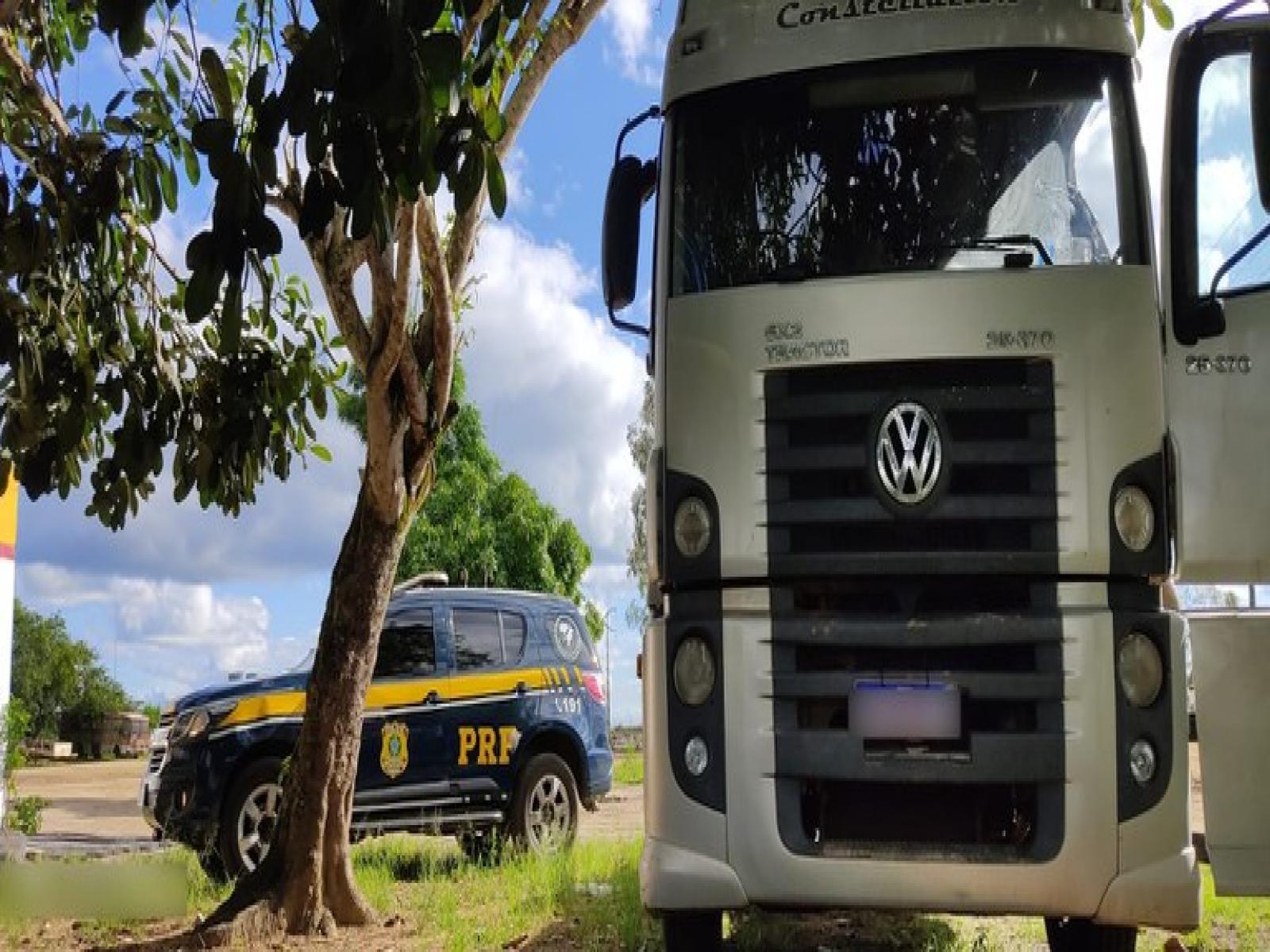 Caminhão roubado em Camacan (BA) é recuperado pela PRF na BR 116 em Jaguaquara
