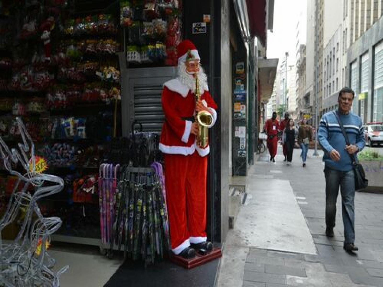 Comércio deve contratar mais de 100 mil trabalhadores temporários para o Natal