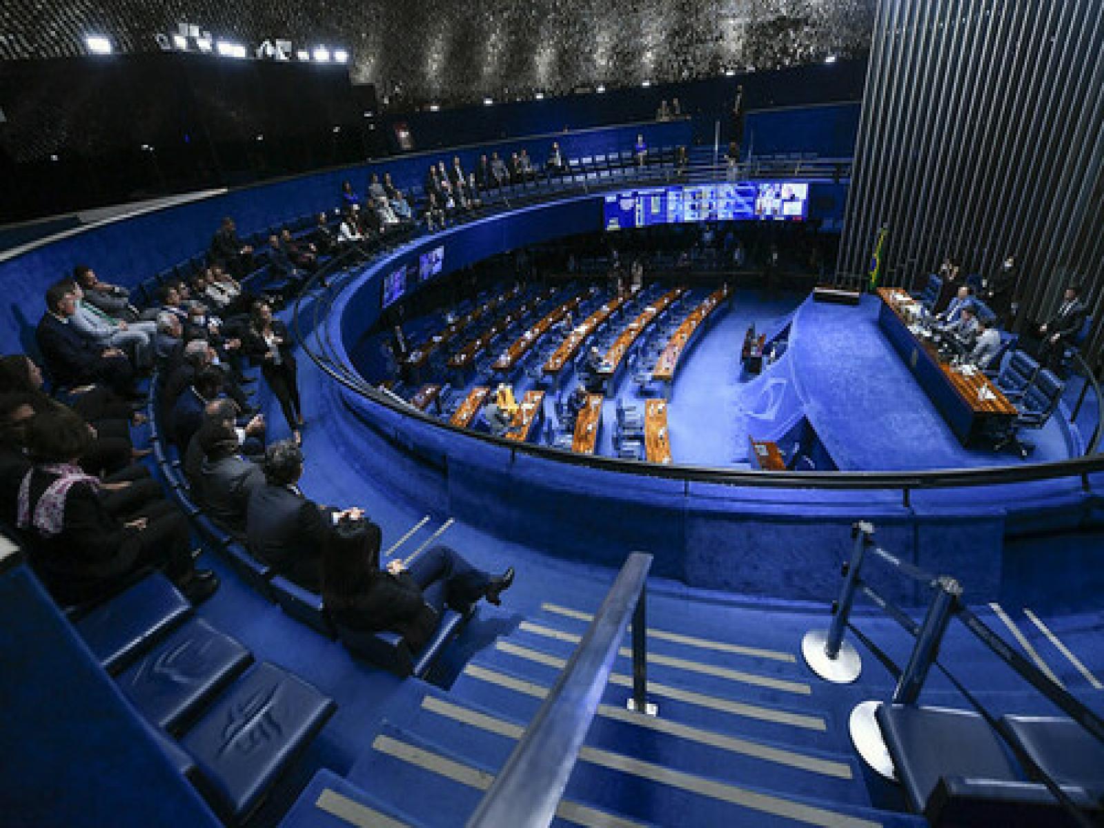 Senado deve discutir projeto que limita ICMS nos combustíveis, energia elétrica, comunicações e transporte coletivo