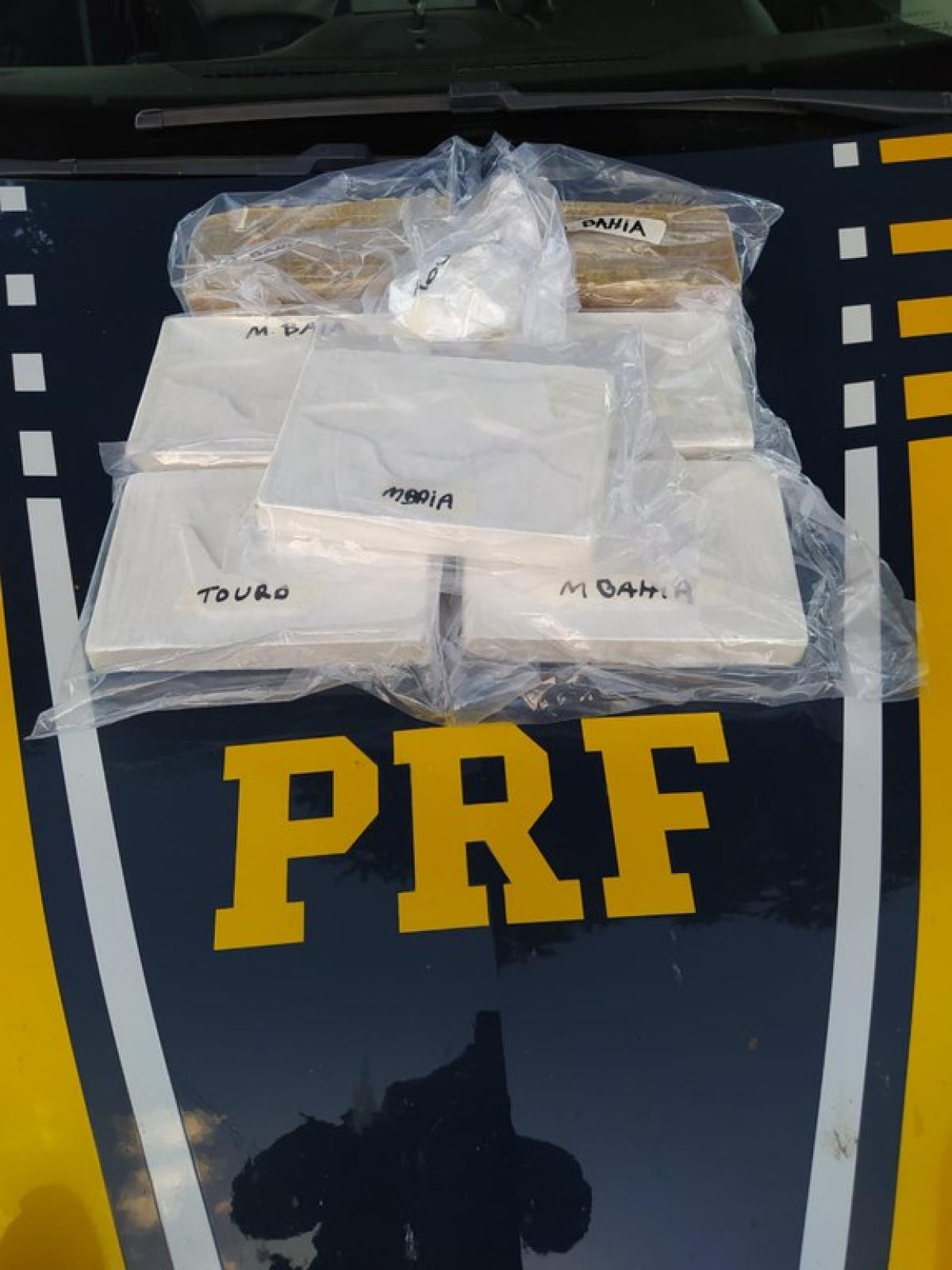 PRF na Bahia apreende 8kg de cocaína escondidas em automóvel, no município de Guanambi