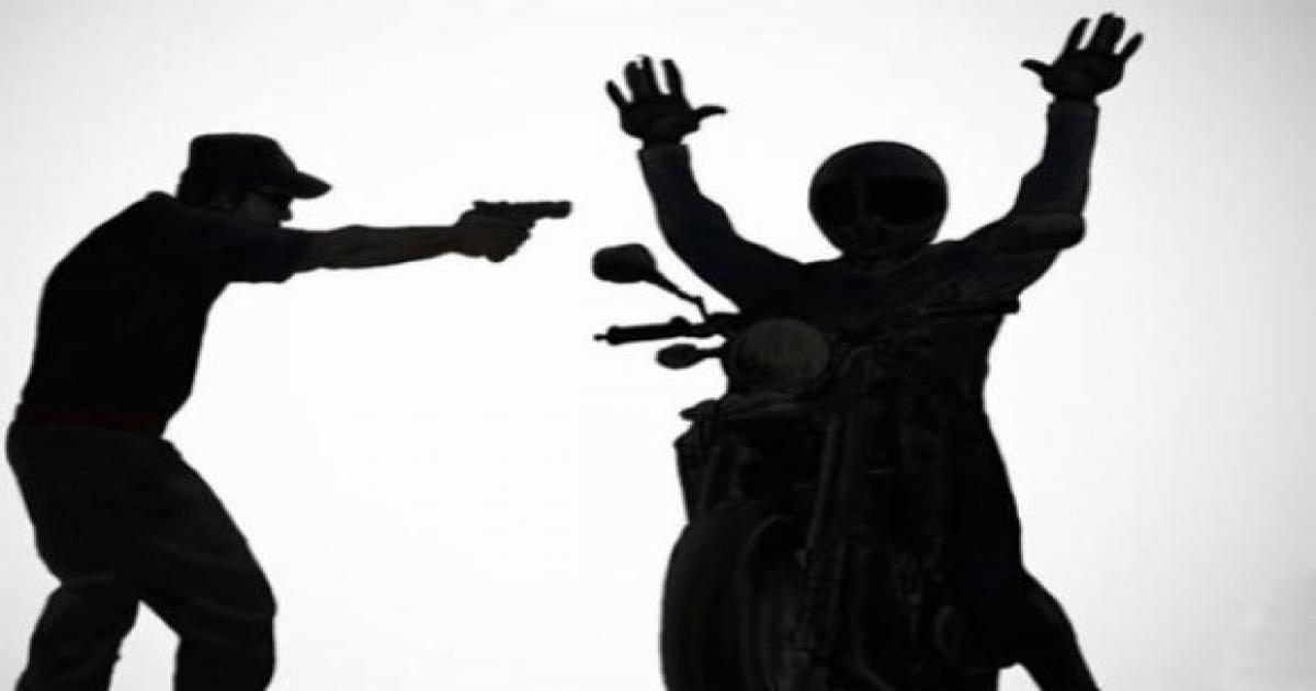 Dupla mete assalto e rouba moto no Alto da Colina