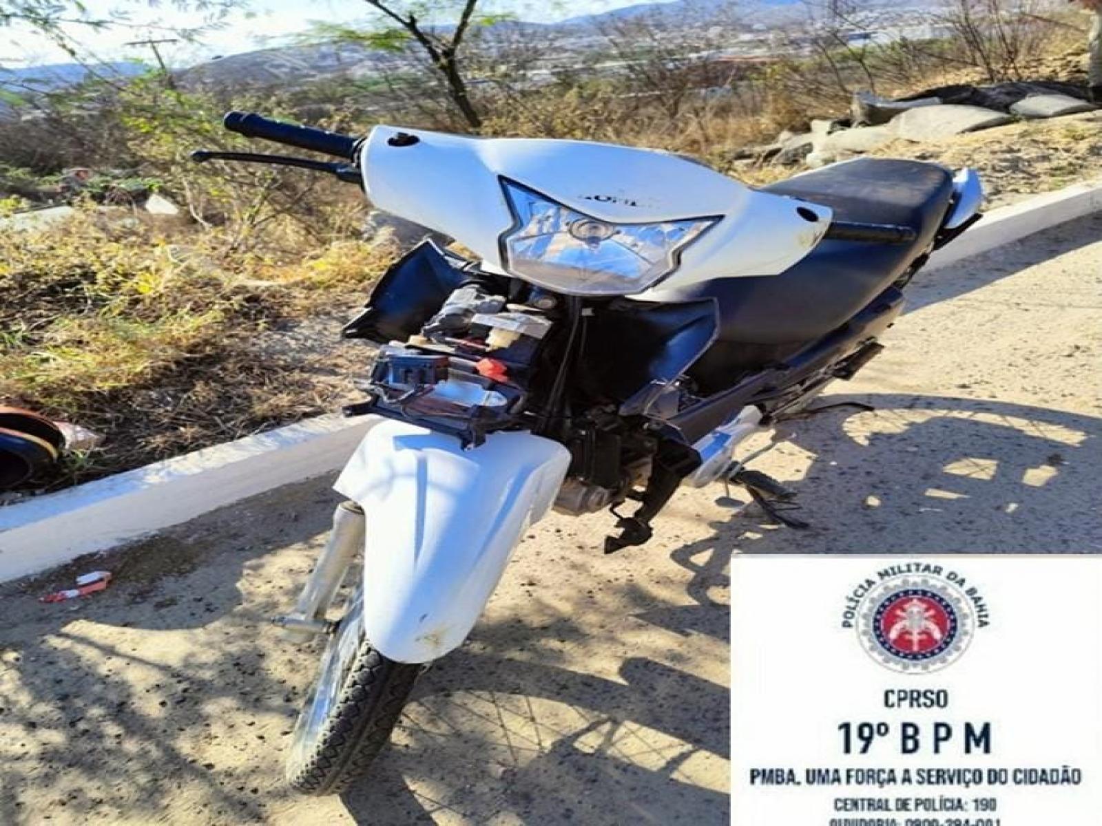 Polícia Militar recupera moto roubada no bairro Pompílio Sampaio