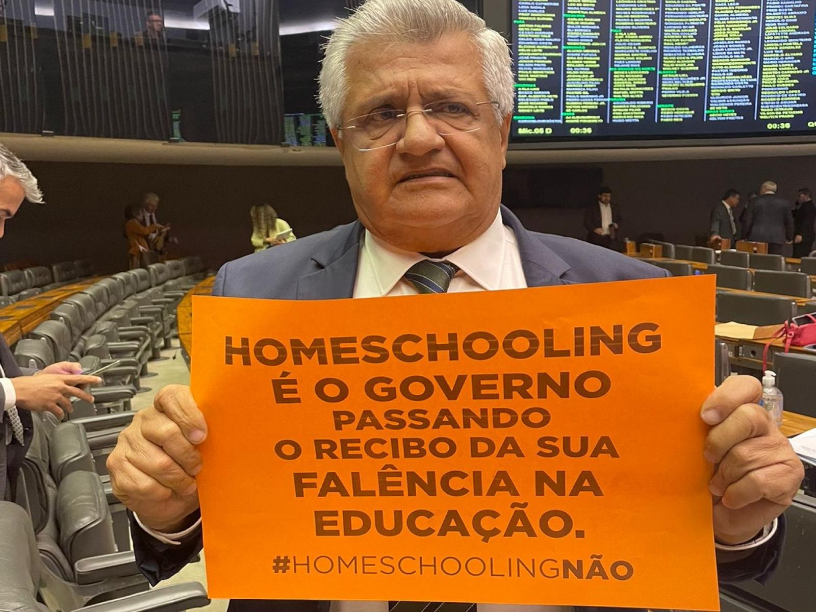 Deputado Bacelar vota contra projeto de homeschooling