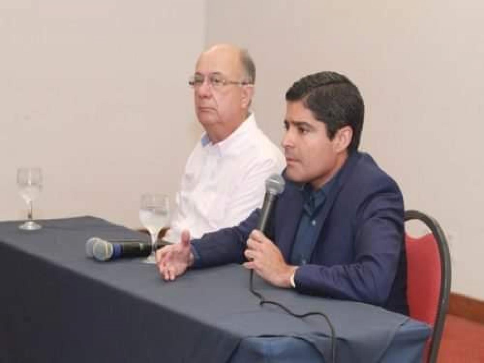 ACM NETO CONVOCA COLETIVA PARA ANUNCIAR PERMANÊNCIA DE ZÉ RONALDO NO GRUPO
