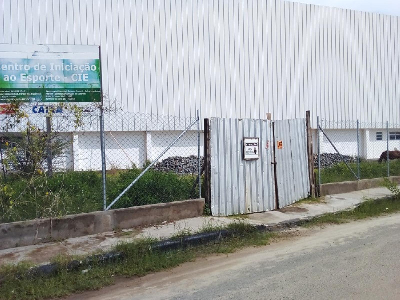 Tinho cobra conclusão da construção do Centro de Iniciação ao Esporte
