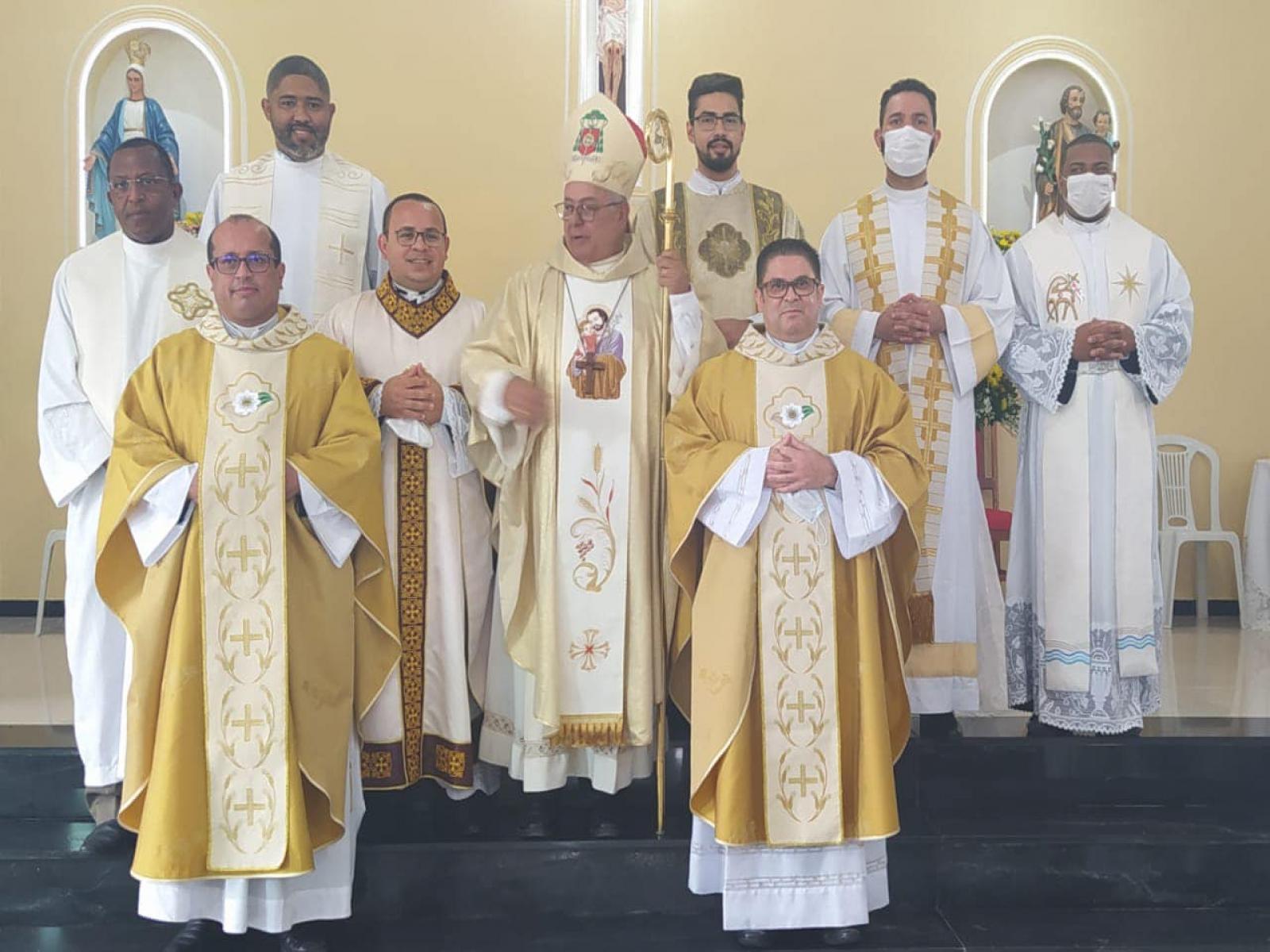 Criada da Paróquia São José da Sagrada Família e posse do seu primeiro Pároco