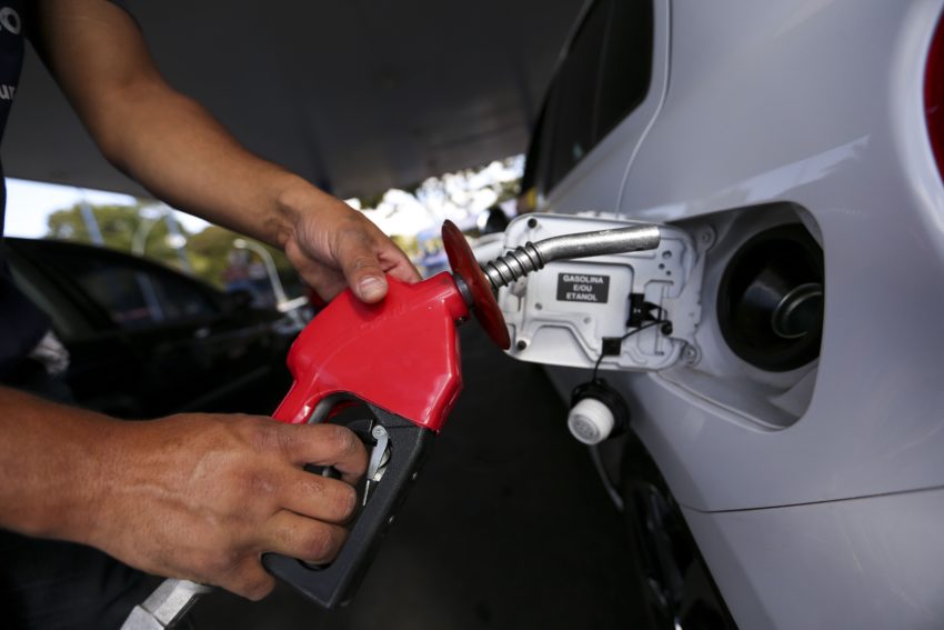 Com mudança na cobrança do ICMS, gasolina deve ficar mais cara nos postos a partir de junho Com mudança na cobrança do ICMS, gasolina deve ficar mais cara nos postos a partir de junho