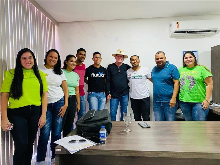 Prefeito Marcelo Pecorelli disponibiliza gratuitamente transporte para universitários que estudam em Jequié Prefeito Marcelo Pecorelli disponibiliza gratuitamente transporte para universitários que estudam em Jequié