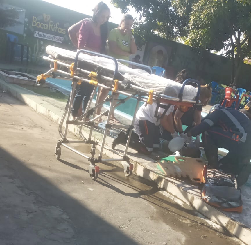 Criança de 6 anos morreu afogada na piscina em Jequié Criança de 6 anos morreu afogada na piscina em Jequié