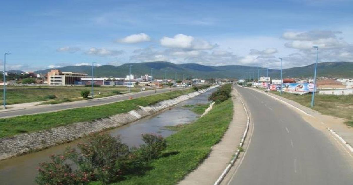 Avenida Cesar Borges é interditada para troca de rede da Embasa Avenida Cesar Borges é interditada para troca de rede da Embasa