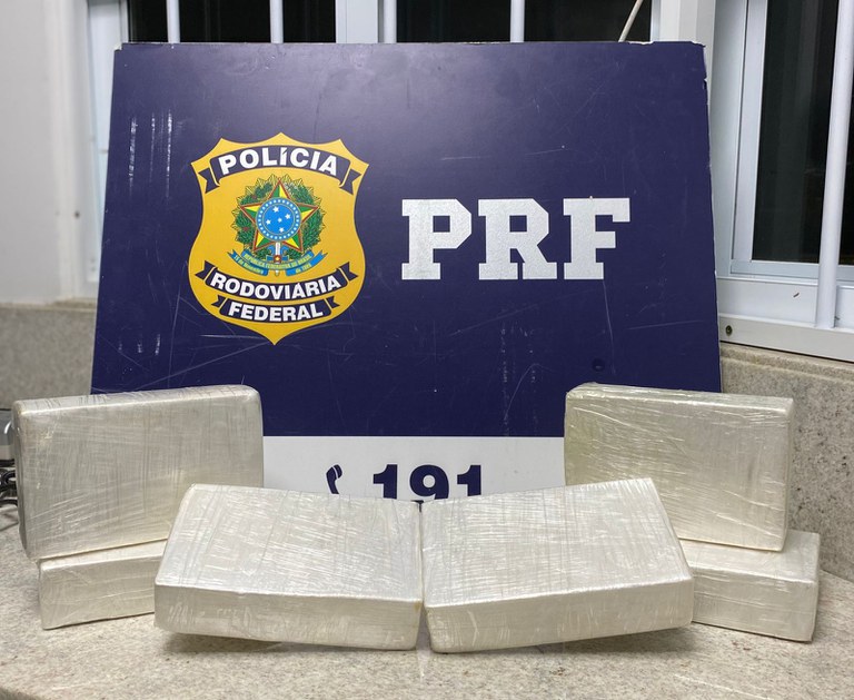 Cocaína que seria comercializada no São João de Senhor do Bonfim é interceptada pela PRF na BR 116 Cocaína que seria comercializada no São João de Senhor do Bonfim é interceptada pela PRF na BR 116