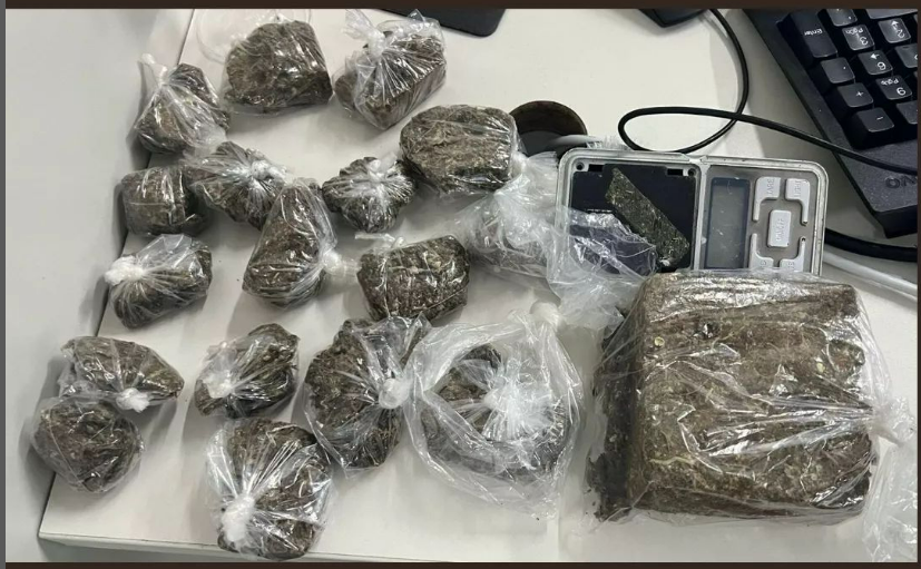 Dupla detida com maconha e cocaína em Jequié Dupla detida com maconha e cocaína em Jequié