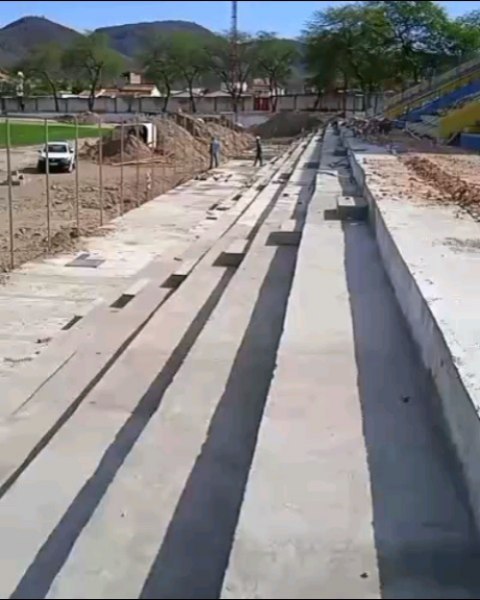 Arquibancadas do Waldomião estão quase prontas e capacidade vai passar de 4 mil torcedores Arquibancadas do Waldomião estão quase prontas e capacidade vai passar de 4 mil torcedores
