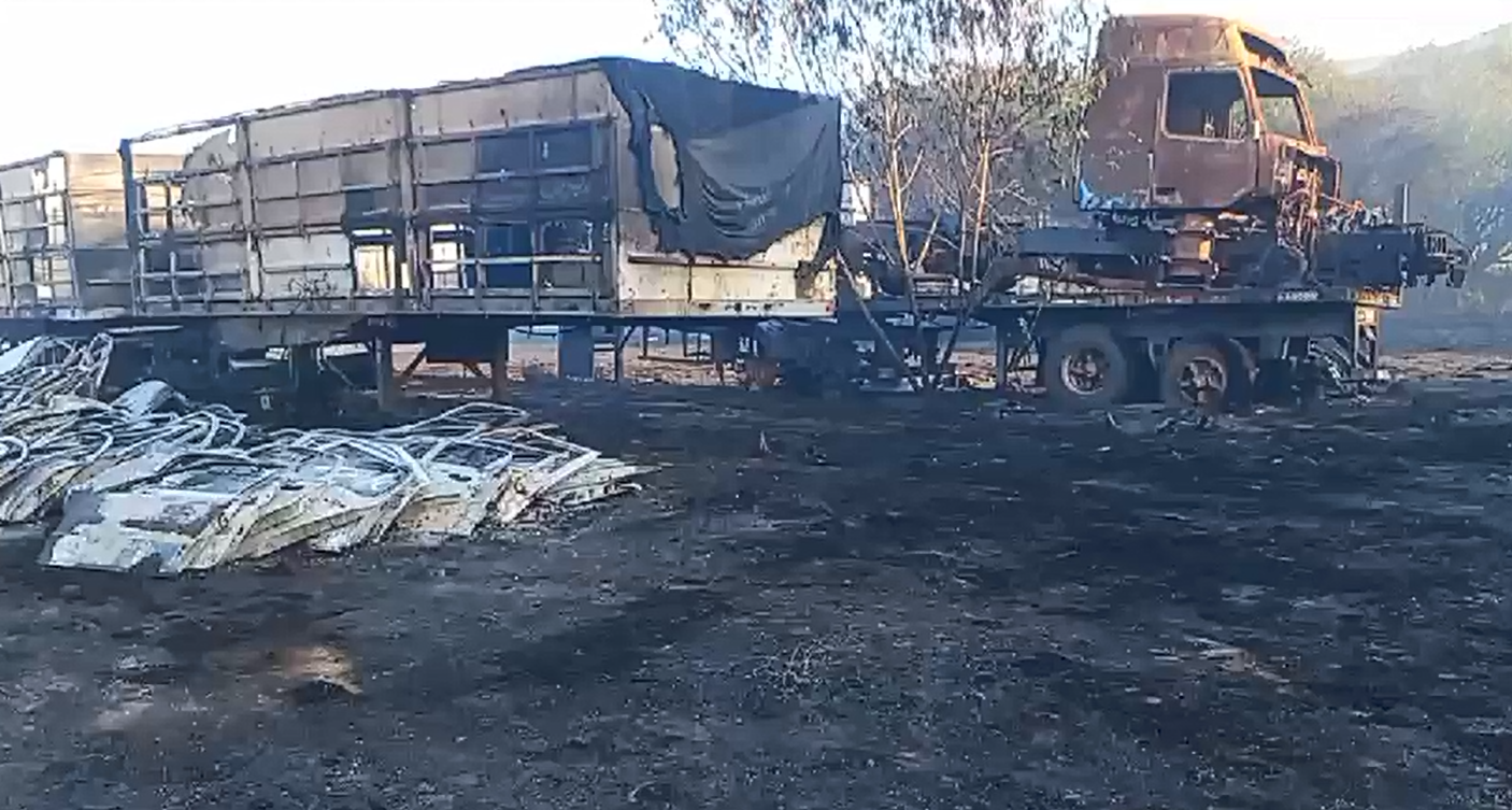 Jequié: incêndio destrói depósito de sucatas no bairro Curral Novo Jequié: incêndio destrói depósito de sucatas no bairro Curral Novo