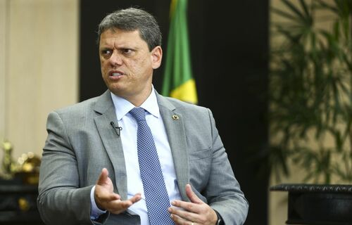 Covid-19: Governador de São Paulo proíbe a exigência de cartão de vacinação contra a doença em locais públicos e privados
