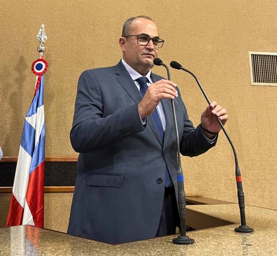 Hassan solicita viatura policial para ampliar ações de prevenção à violência em Jaguaquara Hassan solicita viatura policial para ampliar ações de prevenção à violência em Jaguaquara