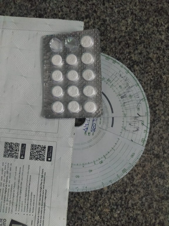 Motorista de carreta é abordado no posto da PRF, pede para ir ao banheiro e acaba autuado pelo porte de droga Motorista de carreta é abordado no posto da PRF, pede para ir ao banheiro e acaba autuado pelo porte de droga