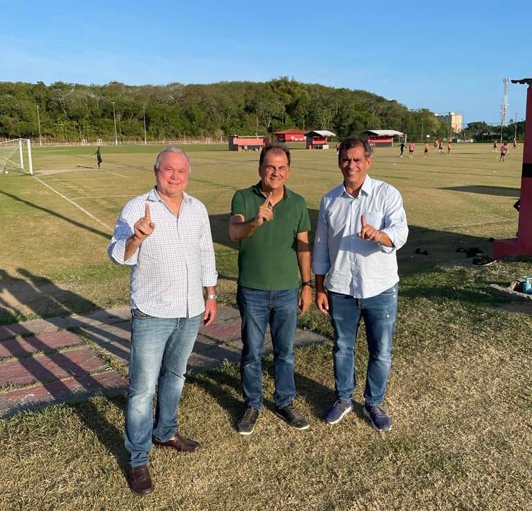 Presidente Leur Jr. visita instalações do Esporte Clube Vitória e destaca possível parceria Presidente Leur Jr. visita instalações do Esporte Clube Vitória e destaca possível parceria