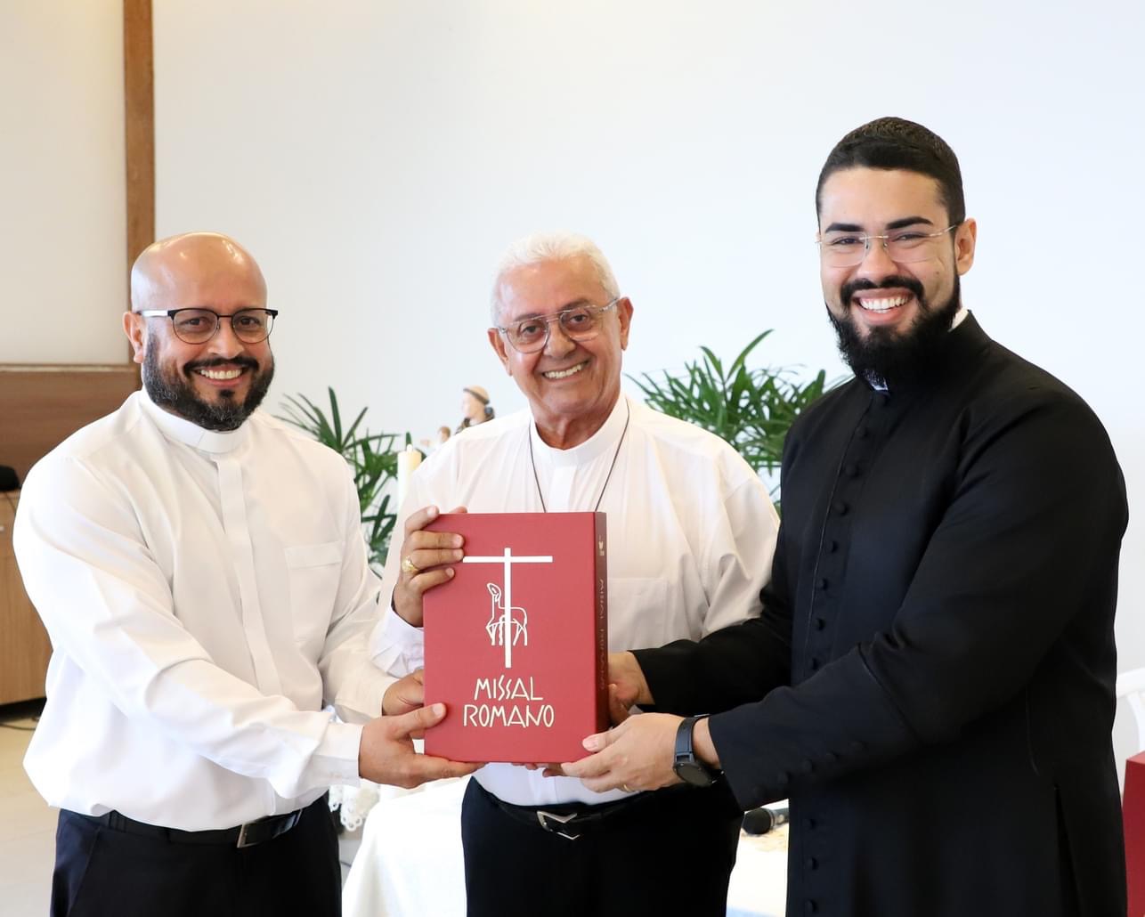 Coletiva de Imprensa: apresentação e entrega da 3ª ed. típica do Missal Romano. Coletiva de Imprensa: apresentação e entrega da 3ª ed. típica do Missal Romano.