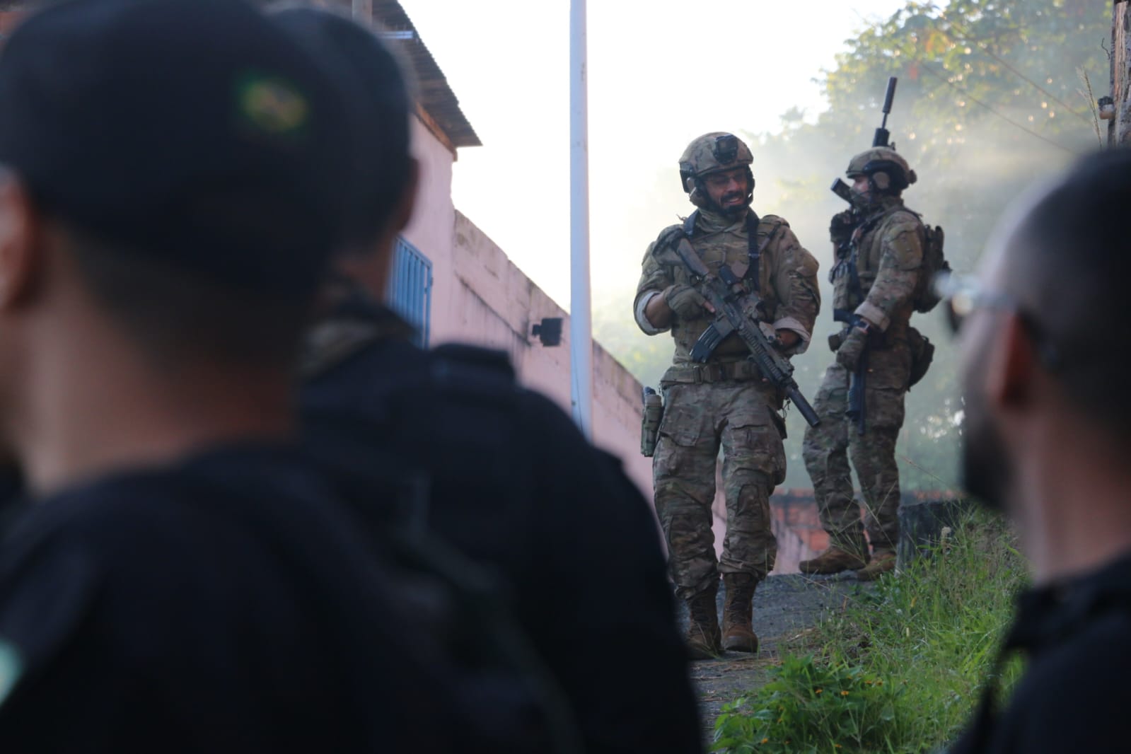 FICCO Bahia e Rota da PM de SP capturam traficante que determinou ataque a carro-forte na BR-101 FICCO Bahia e Rota da PM de SP capturam traficante que determinou ataque a carro-forte na BR-101