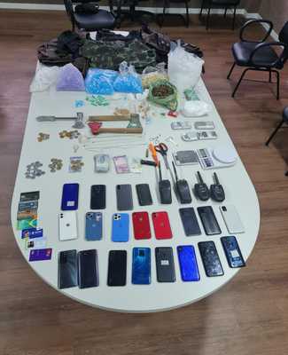 PM prende homem com 20 celulares subtraídos durante a folia PM prende homem com 20 celulares subtraídos durante a folia