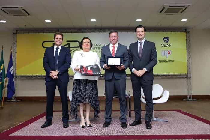 Promotores de Justiça que atuam no Tribunal do Júri são homenageados com premiação Promotores de Justiça que atuam no Tribunal do Júri são homenageados com premiação