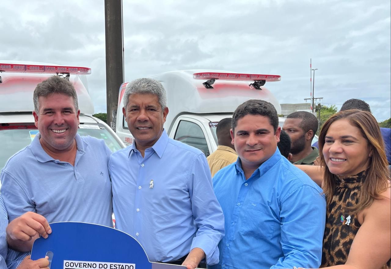 Deputado Patrick Lopes e Governador Jerônimo Rodrigues entregam ambulância 0km para Itagi Deputado Patrick Lopes e Governador Jerônimo Rodrigues entregam ambulância 0km para Itagi