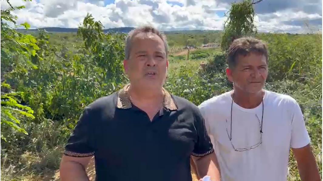 Fazendeiros recuaram após serem intimidados pelos invasores do MST em Jaguaquara Fazendeiros recuaram após serem intimidados pelos invasores do MST em Jaguaquara