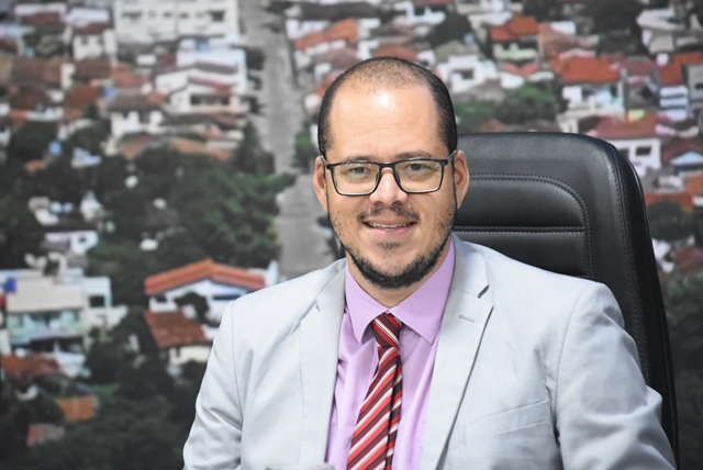 Marcos do Ovo pede asfaltamento das Ruas Sol Itapuã e P, no fundo do CAIC Marcos do Ovo pede asfaltamento das Ruas Sol Itapuã e P, no fundo do CAIC