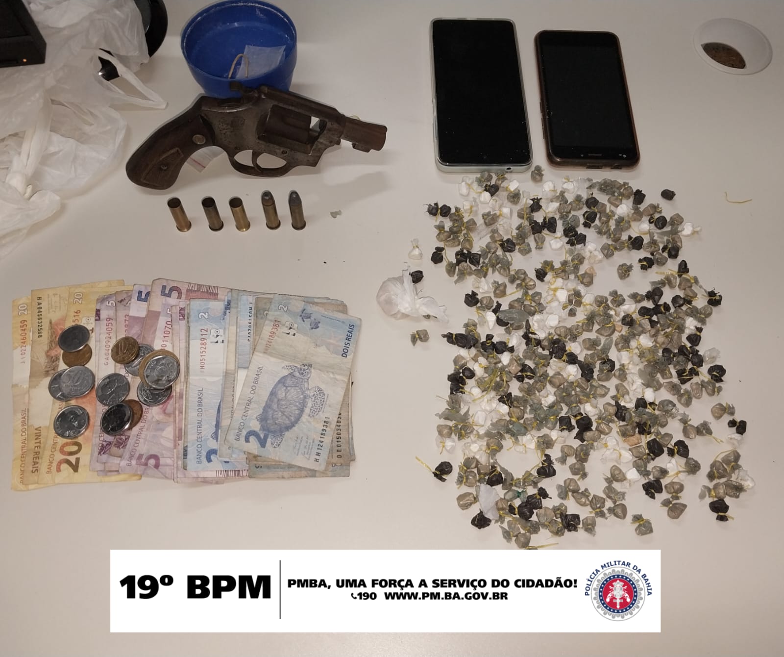 Itagi: bandido tomba em confronto com policiais da 4•Cia Itagi: bandido tomba em confronto com policiais da 4•Cia