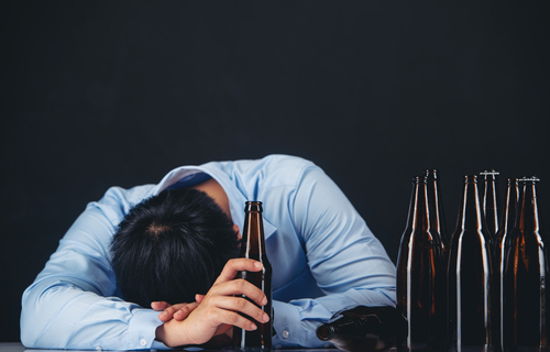 Transtornos ligados ao uso de álcool e outras drogas matam 11 mil por ano Transtornos ligados ao uso de álcool e outras drogas matam 11 mil por ano