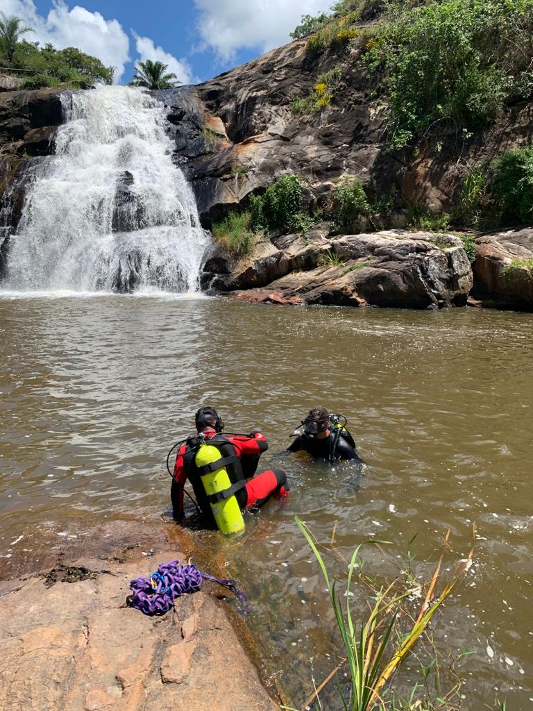 Encontrado corpo do jovem que morreu afogado na Cachoeira Encontrado corpo do jovem que morreu afogado na Cachoeira